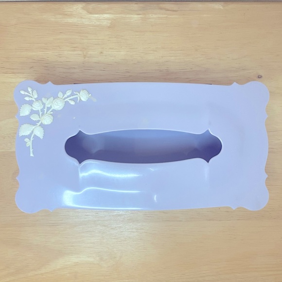 Vintage Lucite Tissue Holder - Picture 9 of 9